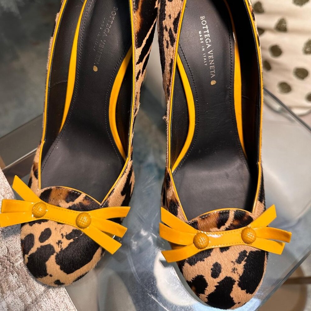 **NEW** NIB BOTTEGA VENETA Leopard & Marigold Pony Calfskin Heels Size 37.5